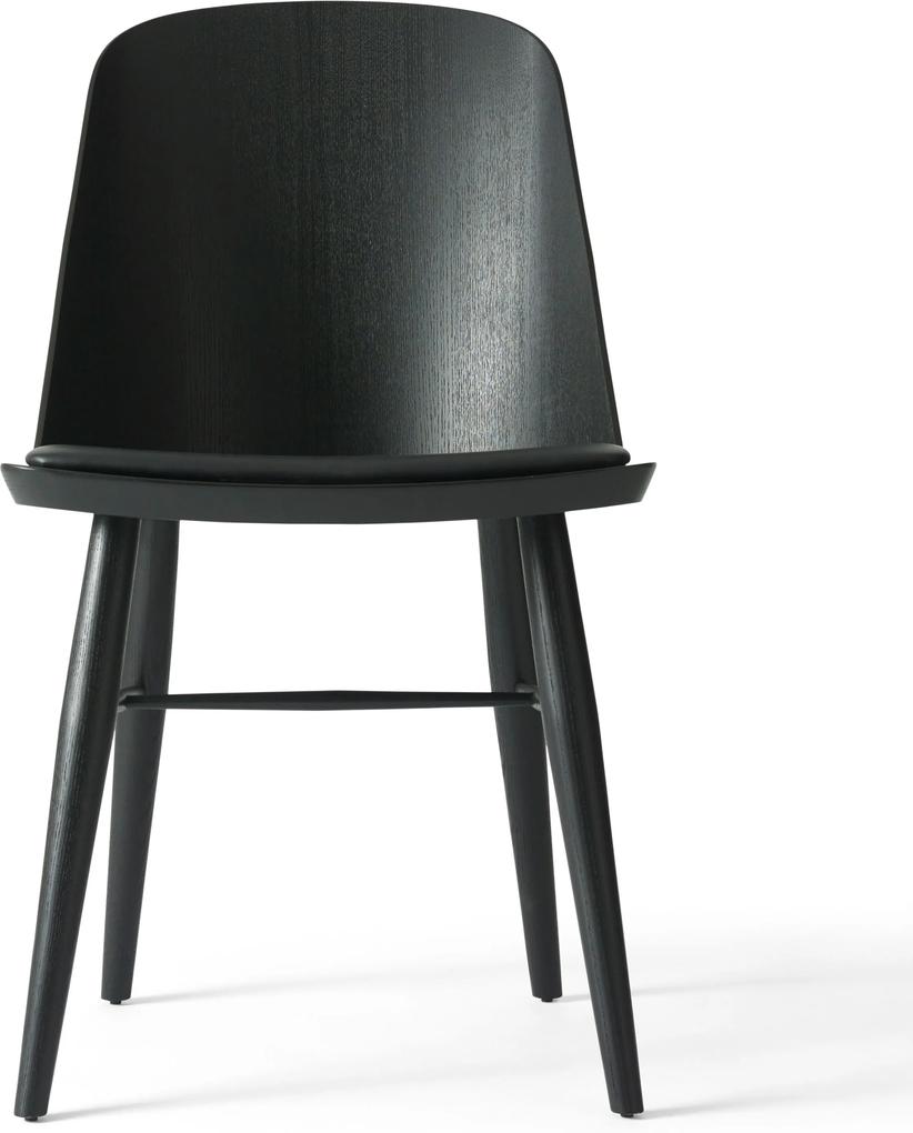 Menu Synnes Chair stoel zwart essenhout met zwart leer zitkussen