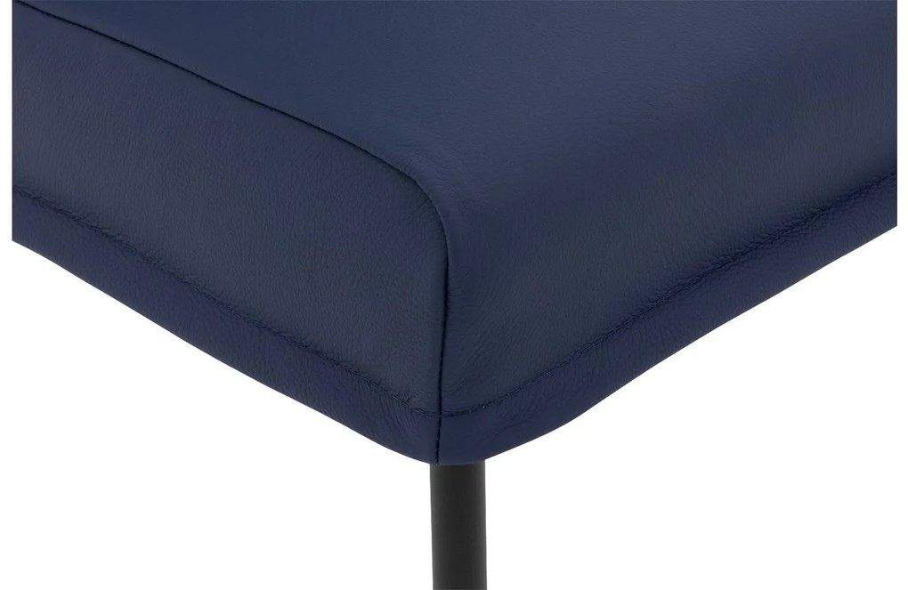 Goossens Eetkamerstoel Funk Zwarte Poten blauw leer leuning en Zwart skater wiel met zwarte kapmet wielen, modern design