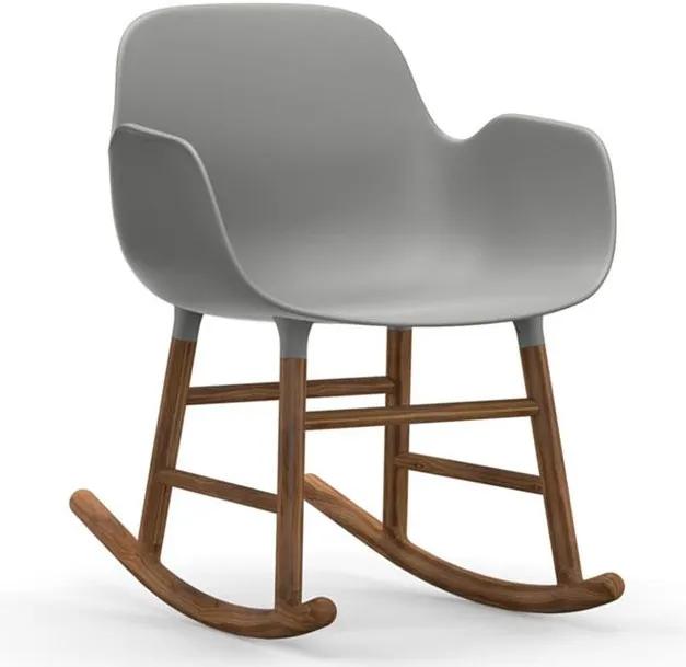 Normann Copenhagen Form Rocking Armchair schommelstoel met walnoten onderstel grijs