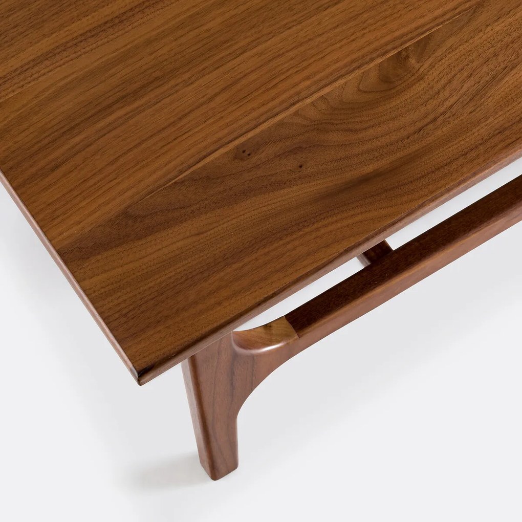 Salontafel van notenhout en notenhoutfineer, Larsen