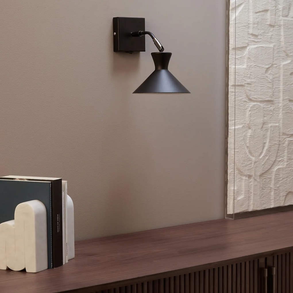 Enkelvoudige wandlamp in ijzermetaal, Voltige