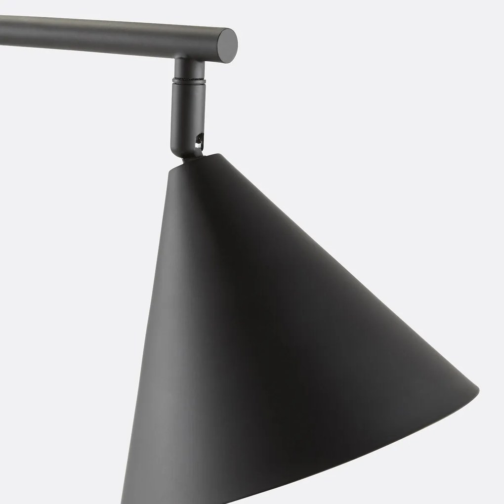 Voetlamp in ijzermetaal, richtbaar, Hiba