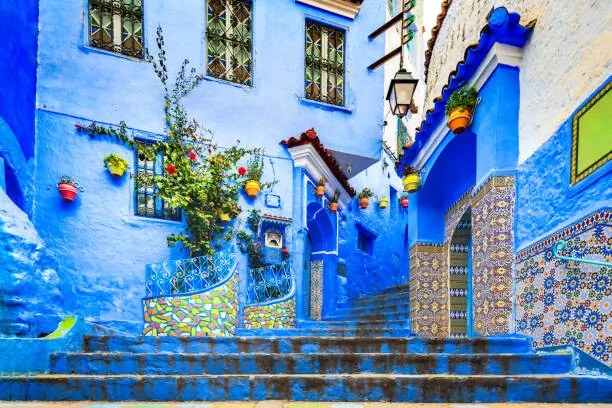 Foto Chefchaouen, Morocco. Blue staircase and wall, emicristea