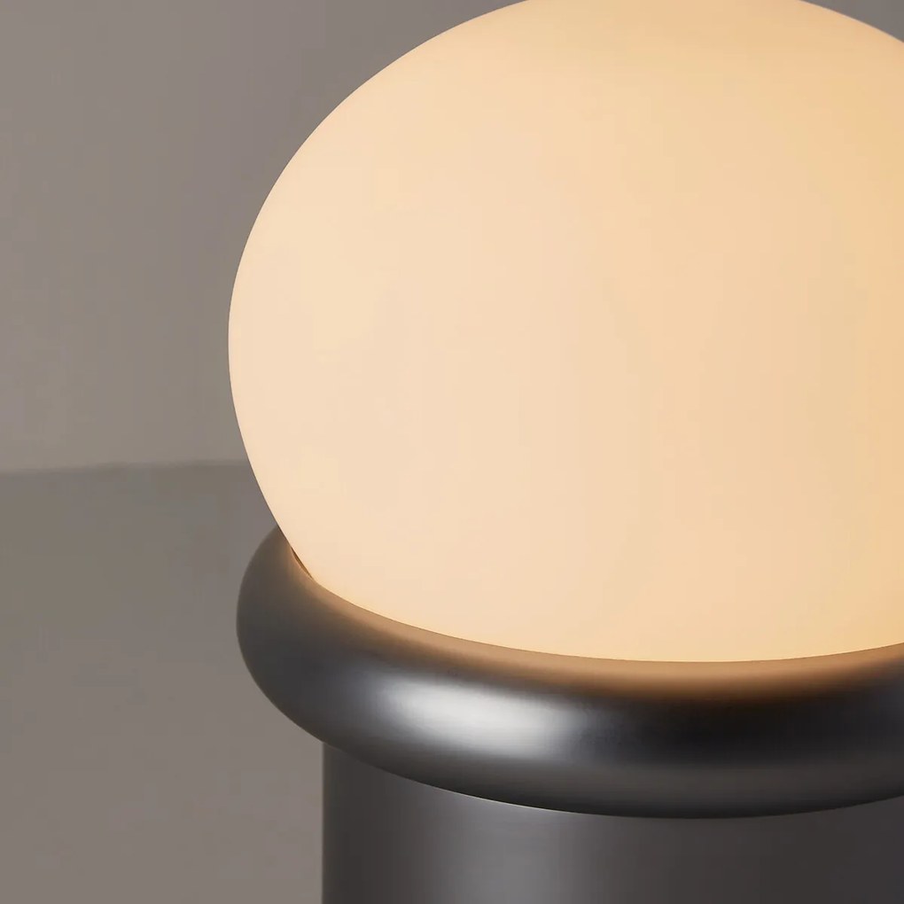 Tafellamp in verchroomd ijzer en opaline glas, CALAN