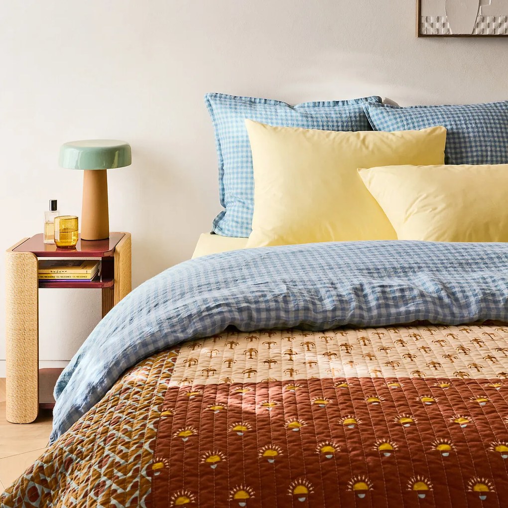 Nachtkastje met rieten onderstel en dubbel gelakt blad, TALMA