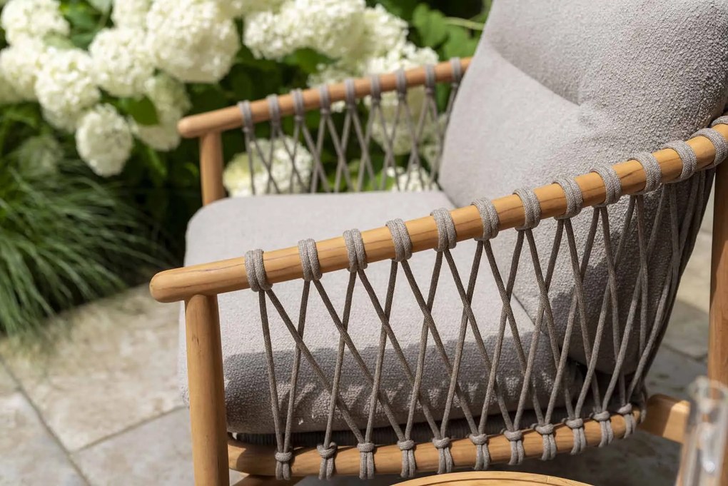 4 Seasons Outdoor Nora bistroset naturel teak met Finn tafel Ø 60 cm Loungeset beige weerbestendig
