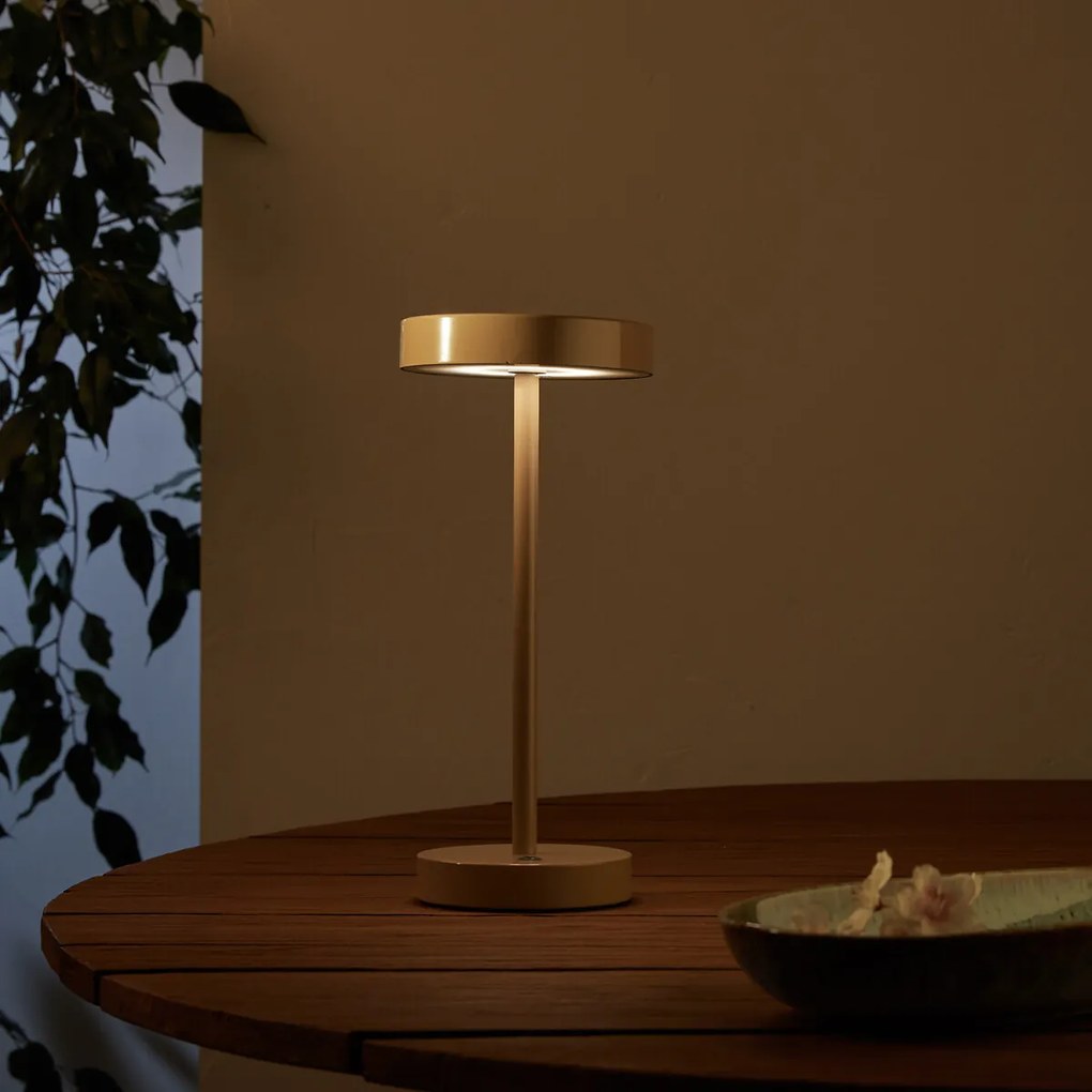 Buitenlamp, in gelakt ijzermetaal , Ylyad