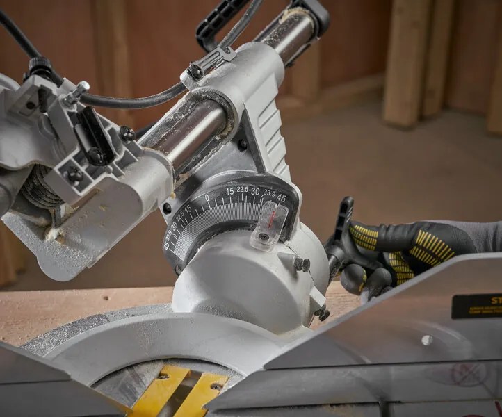 Stanley SM1800-QS Radiaal afkortzaag 180 Watt