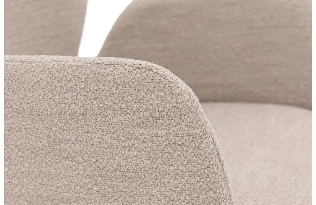 Goossens Eetkamerstoel Hera beige stof met armleuning, modern design