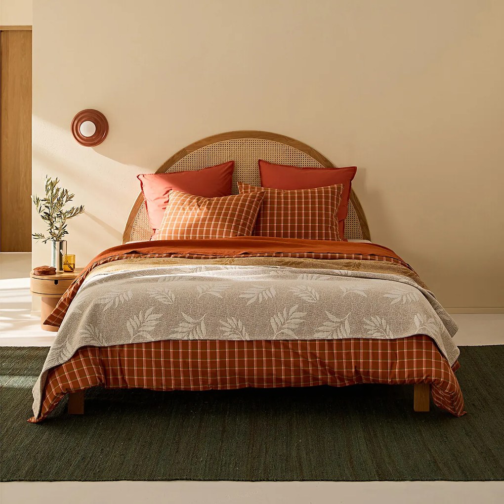 Bed met boxspring en rotan hoofdbord Homi