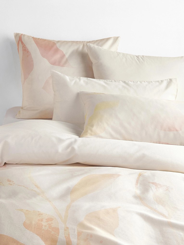 Katoensatijnen dekbedovertrek Marino met bloemenmotief