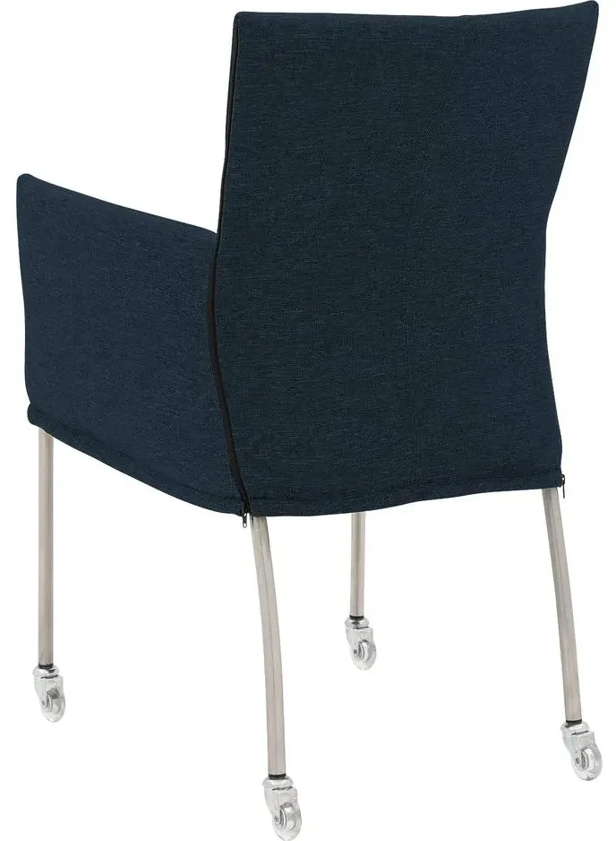 Goossens Eetkamerstoel Funk RVS Poten blauw stof met armleuning en met wielenTransparant skater wiel met rvs kap, modern design