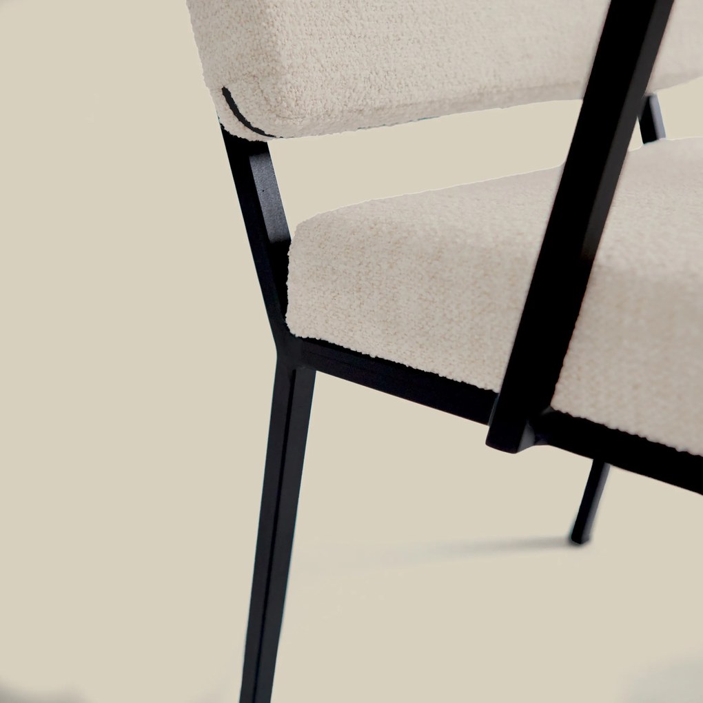 PEPP Interiors Soho Zand Eetkamerstoel Met Armleuningen