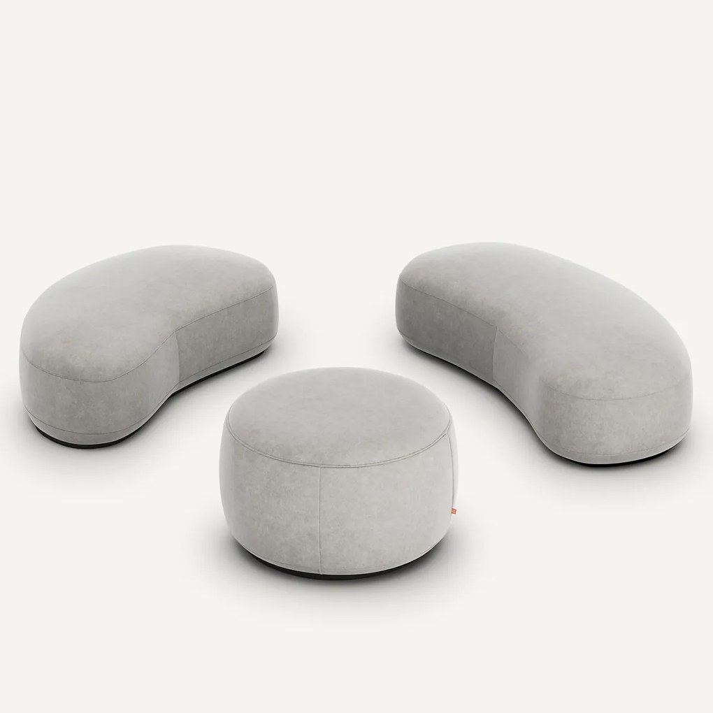 Voetenbank van stonewashed fluweel, Rosebury, ontwerp E. Gallina