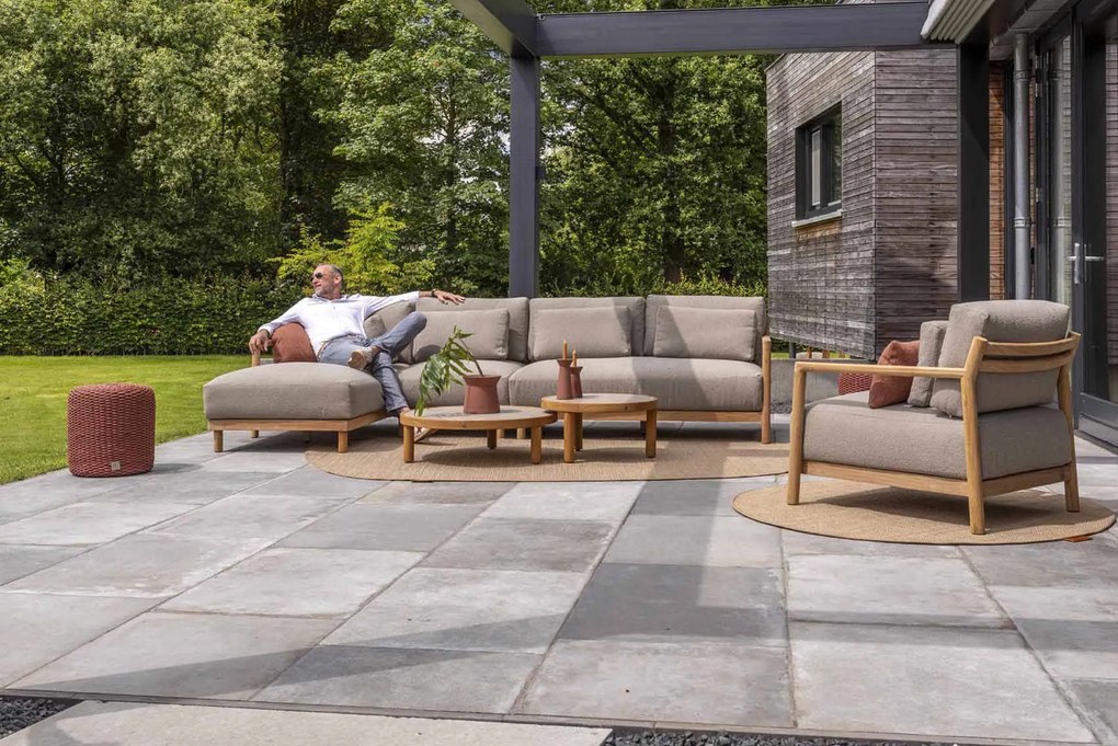 4 Seasons Outdoor Marie chaise loungeset teak met loungestoel en Finn tafels SALE Loungeset taupe weerbestendig