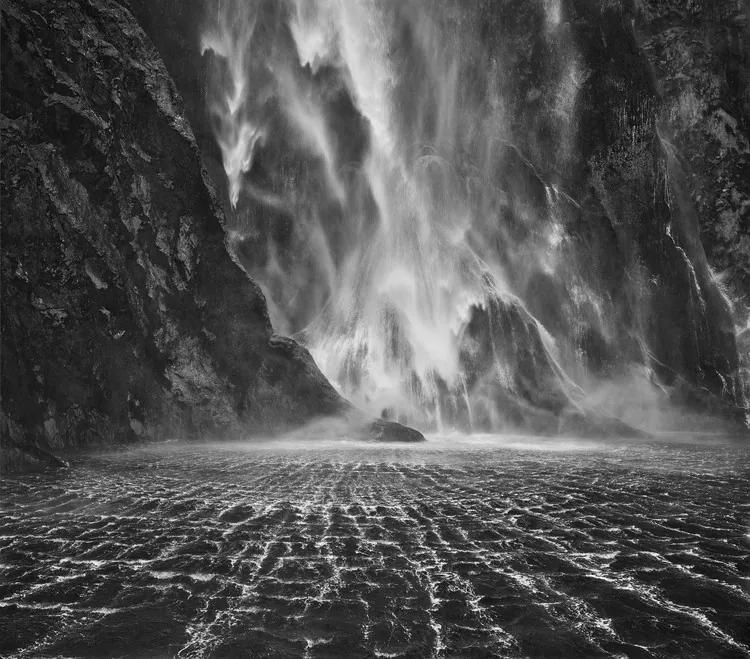 Fotobehang Milford Sound Waterfalls, (40 x 35 cm)