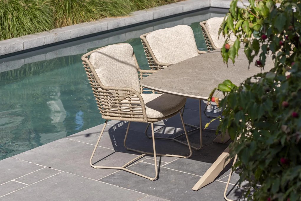 4 Seasons Outdoor Fabrice tuinset latte met Prado tafel met keramisch blad in barrelvorm 300 cm SALE Tuinset beige weerbestendig