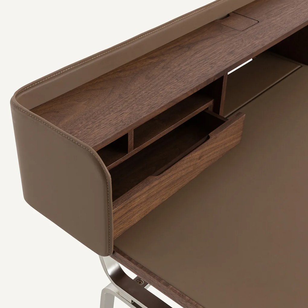 Bureau secretaire met walnoot fineer, Nelsen