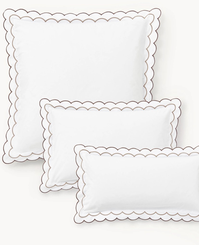Katoenen perkal kussensloop Atina met golvende rand