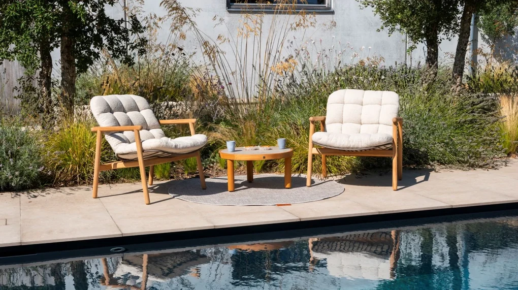 4 Seasons Outdoor Finn loungetafel teak met keramisch blad Ø 63 cm (H 32 cm) Loungetafel beige weerbestendig