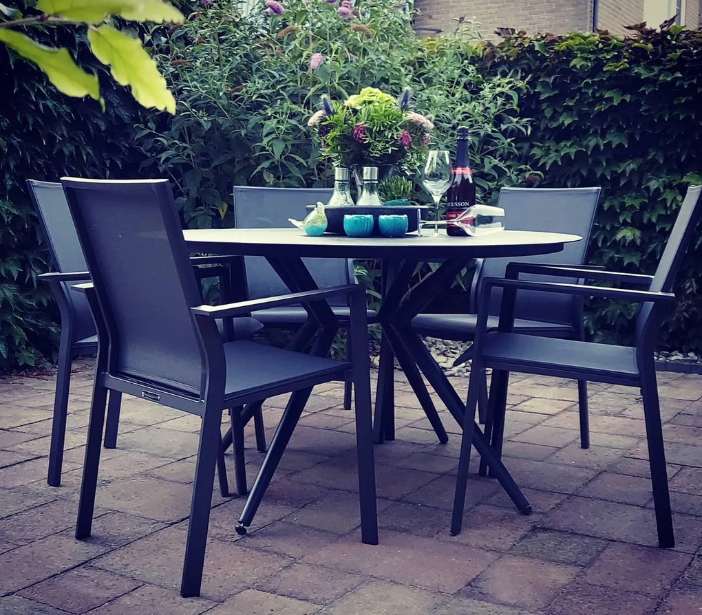 Manifesto Sora dining tuintafel ø 127cm (h:75cm)