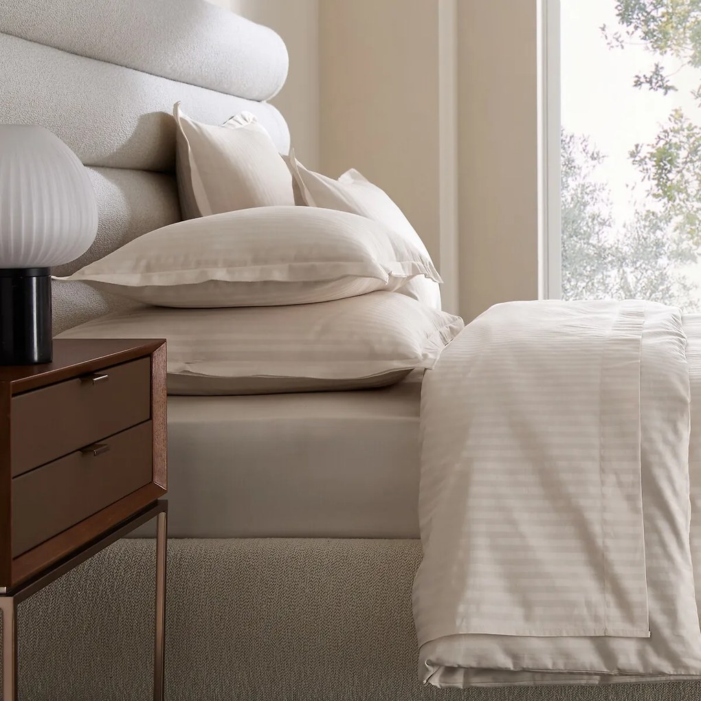 Kussensloop in katoensatijn, Galor