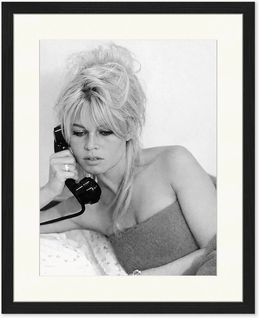 Ingelijste foto Brigitte on The Phone, handgemaakt