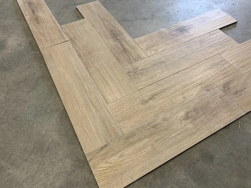 Houtlook Tegel Visgraat 15x60 Cm Bruin DC1