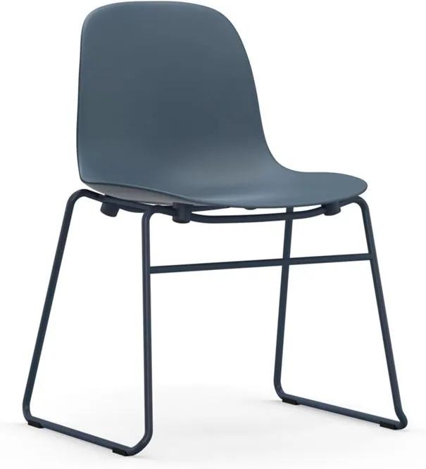 Normann Copenhagen Form Chair stapelbare stoel met gelakt onderstel blauw