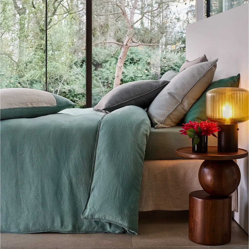 Bijzettafel in massief notenhout, Stigido