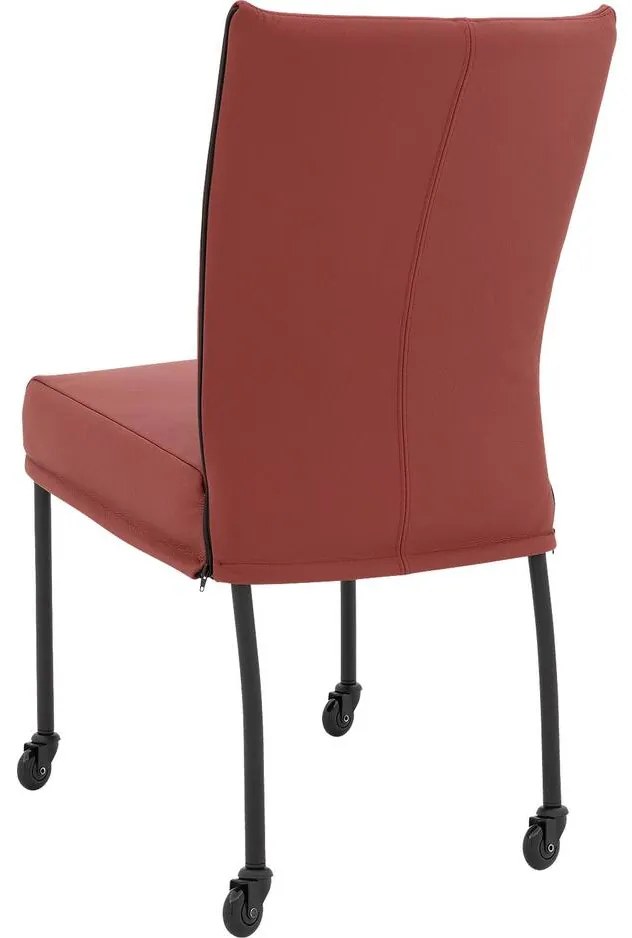 Goossens Eetkamerstoel Funk Zwarte Poten rood leer leuning en Zwart skater wiel met zwarte kapmet wielen, modern design