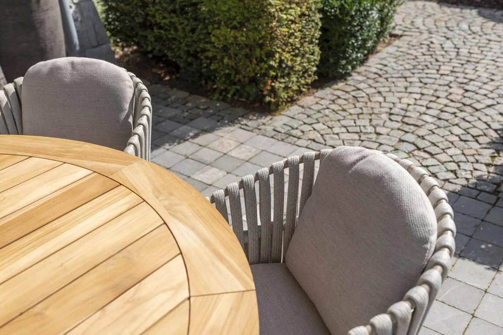 Taste by 4 Seasons Eva tuinset latte met teak Prado tafel Ø 160 cm en Lazy Susan Tuinset   beige weerbestendig