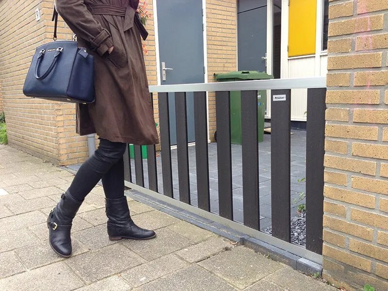 Tuinhek composiet Design antraciet met blank alu frame (180 x 80 cm)