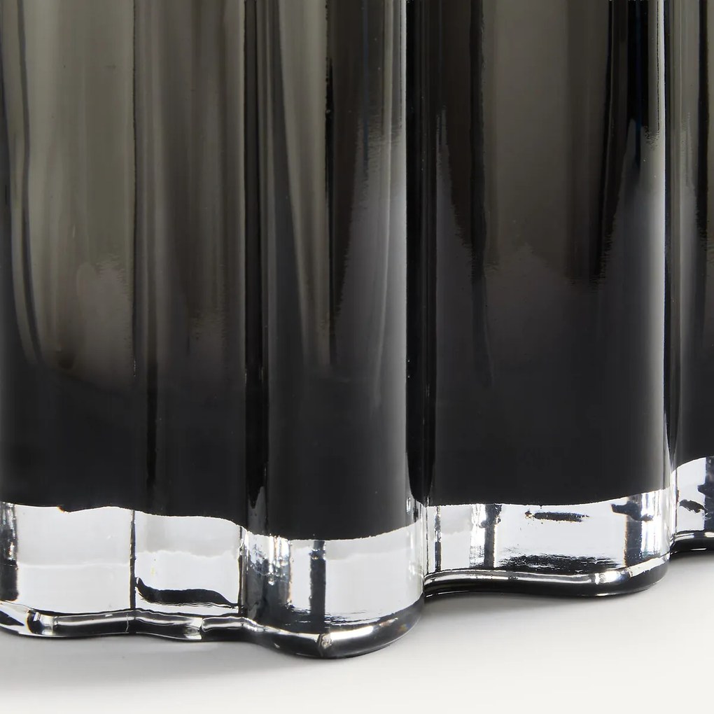 Geblazen glazen vaas, hoogte 18 cm, ISSEY