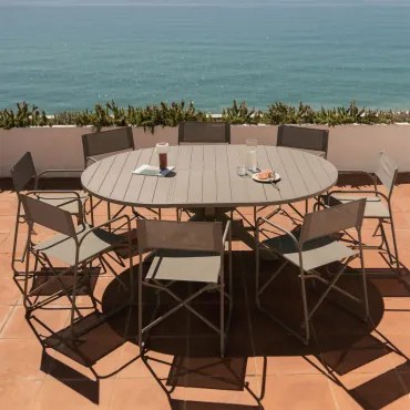 Set Van Uitschuifbare Aluminium Tuintafel Barces 145-200x145 Cm En 8 Inklapbare Regisseursstoelen Van Staal Melida Moka Bruin - Sklum