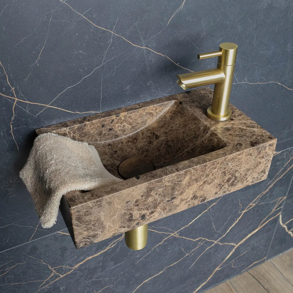 Saniclear Dark Emperador fonteinset met rechte kraan in geborsteld messing