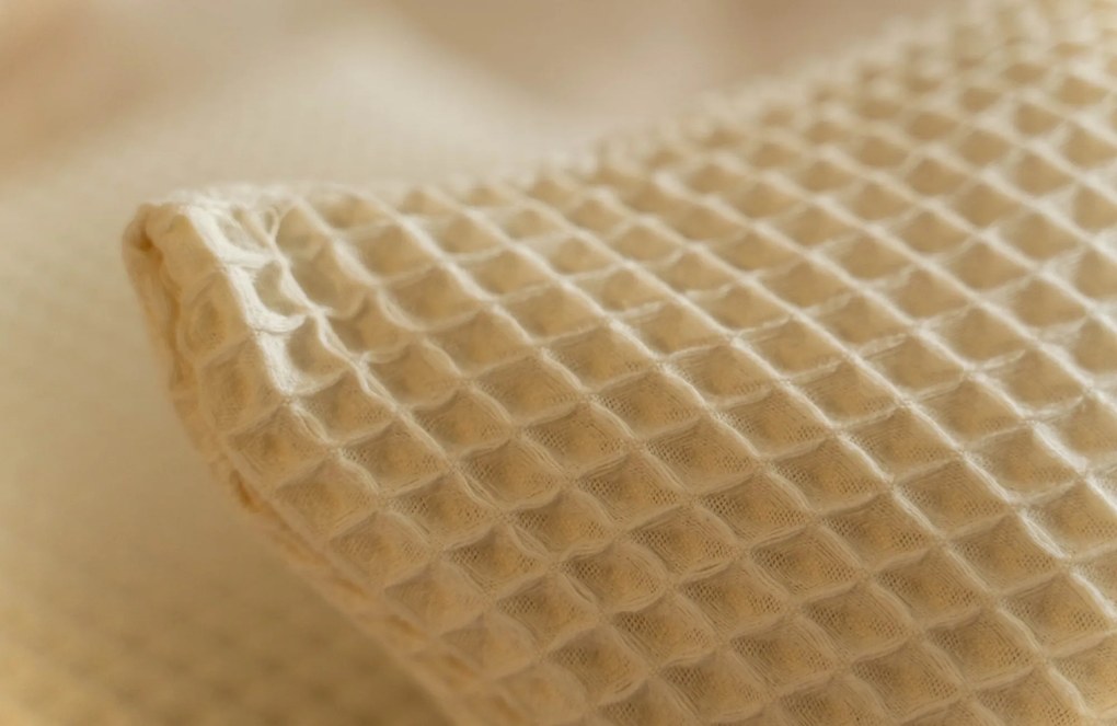 Kayori x Daisy Diks Kussensloop Goya Sand – Bij Swiss Sense