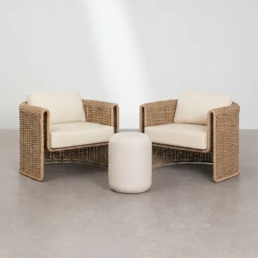 Woonkamerset Met 2 Stoelen Van Staal En Synthetisch Riet Lina En Ronde Bijzettafel Ø35 Cm Van Cement Fonelas Stof Gardenia Wit - Sklum