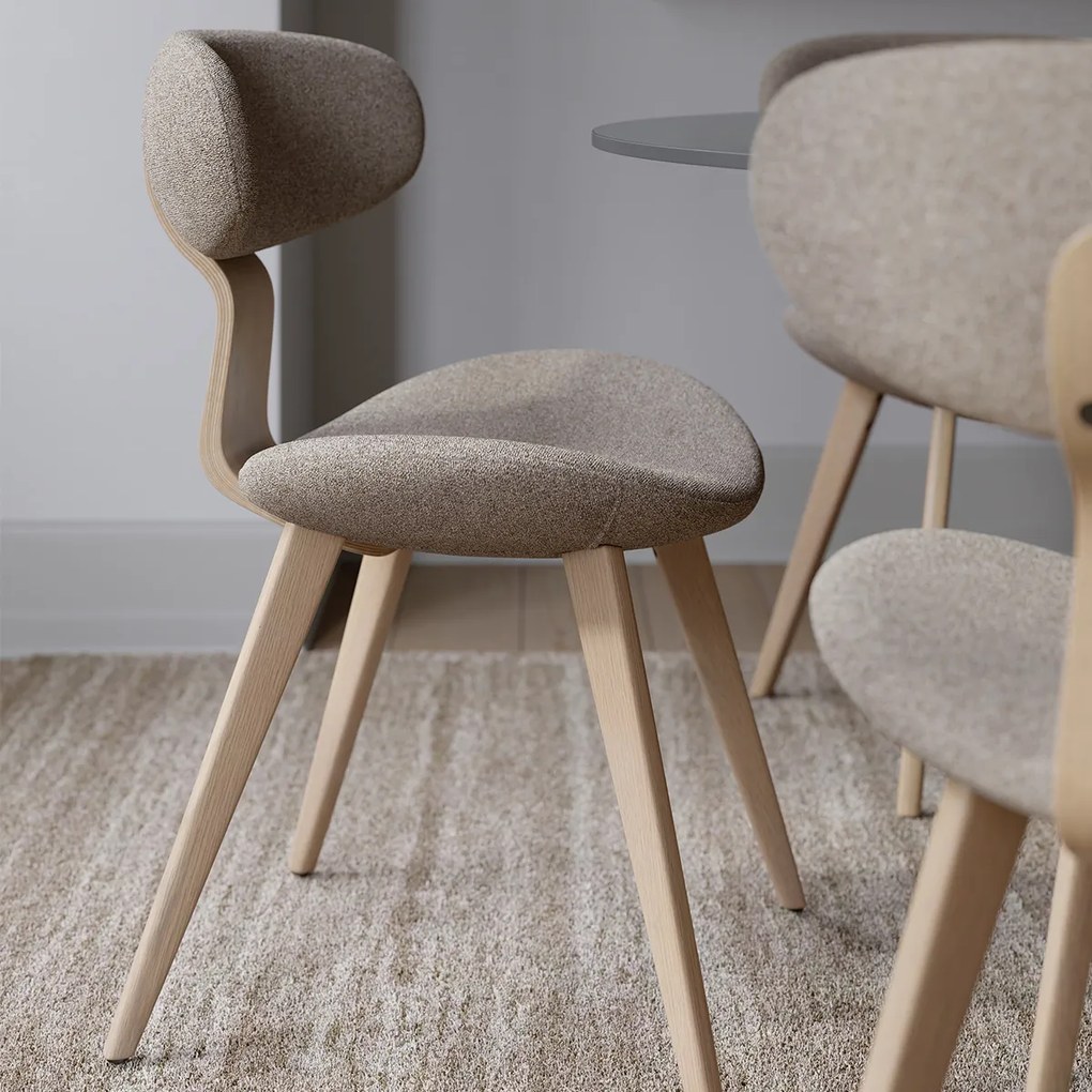 Dan-Form Buckle Eetkamerstoel Scandinavisch Design Grijsbruin Eiken