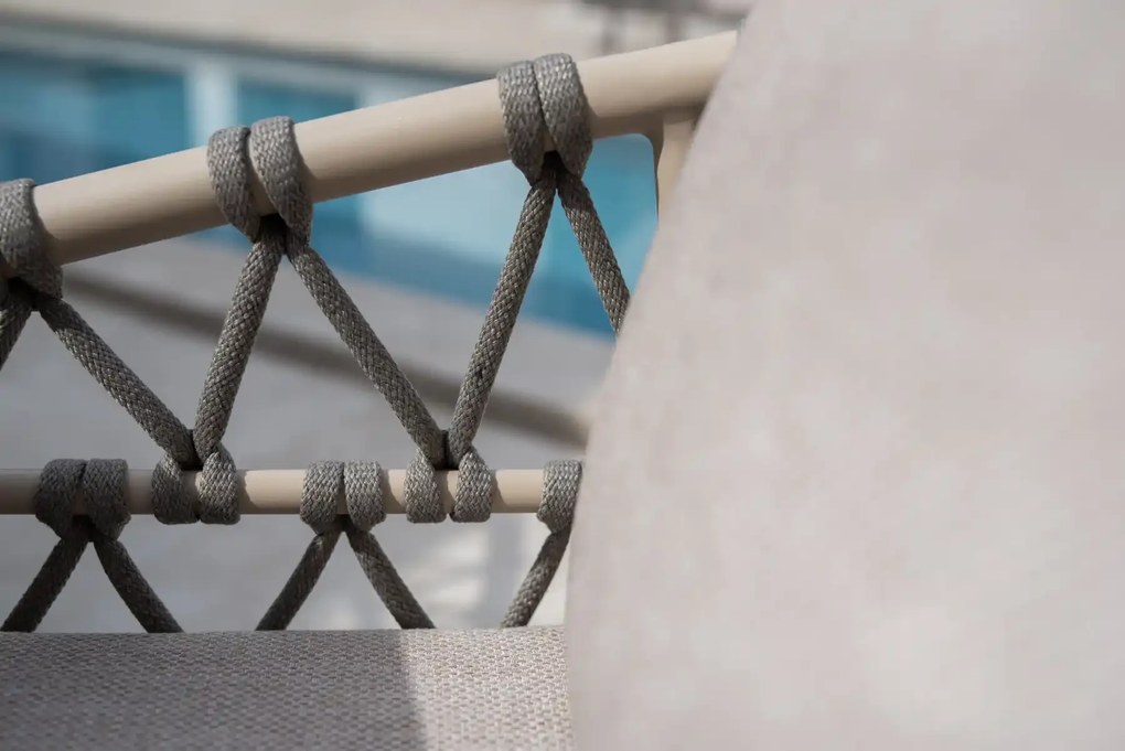 Taste by 4 Seasons Piacenza tuinset met Sarah tafel 120 cm Tuinstoel   beige weerbestendig