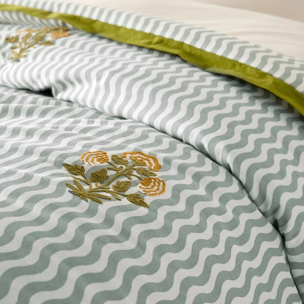 Gewatteerde sprei, strepen en bloemen geborduurd, katoen, JANI