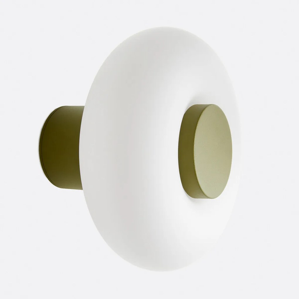 Wand- of plafondlamp, ijzer en opaline glas, diameter 21,5 cm, OMER