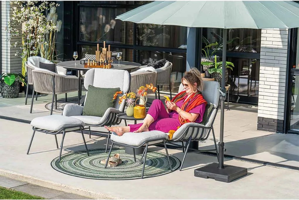 Garden Impressions Fresno loungestoelen donker grijs - Mati bijzettafel Ø50x48 cm