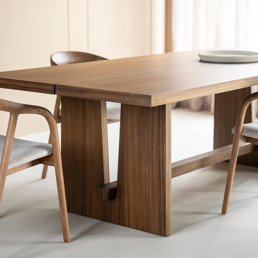 Stijlvolle Walnoot Eettafel 240 - 240 X 110cm.