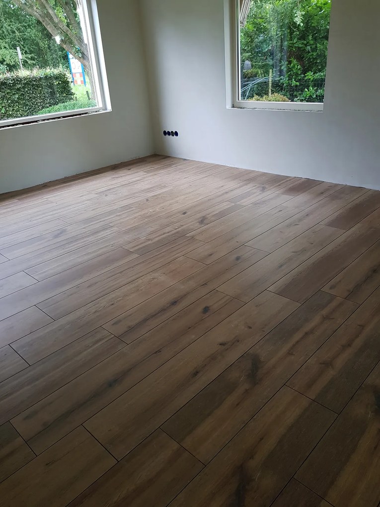 Houtlook Tegel 23x120 Cm Origin Bruin N15 - Restpartij Nog 1.08 M² Op Voorraad