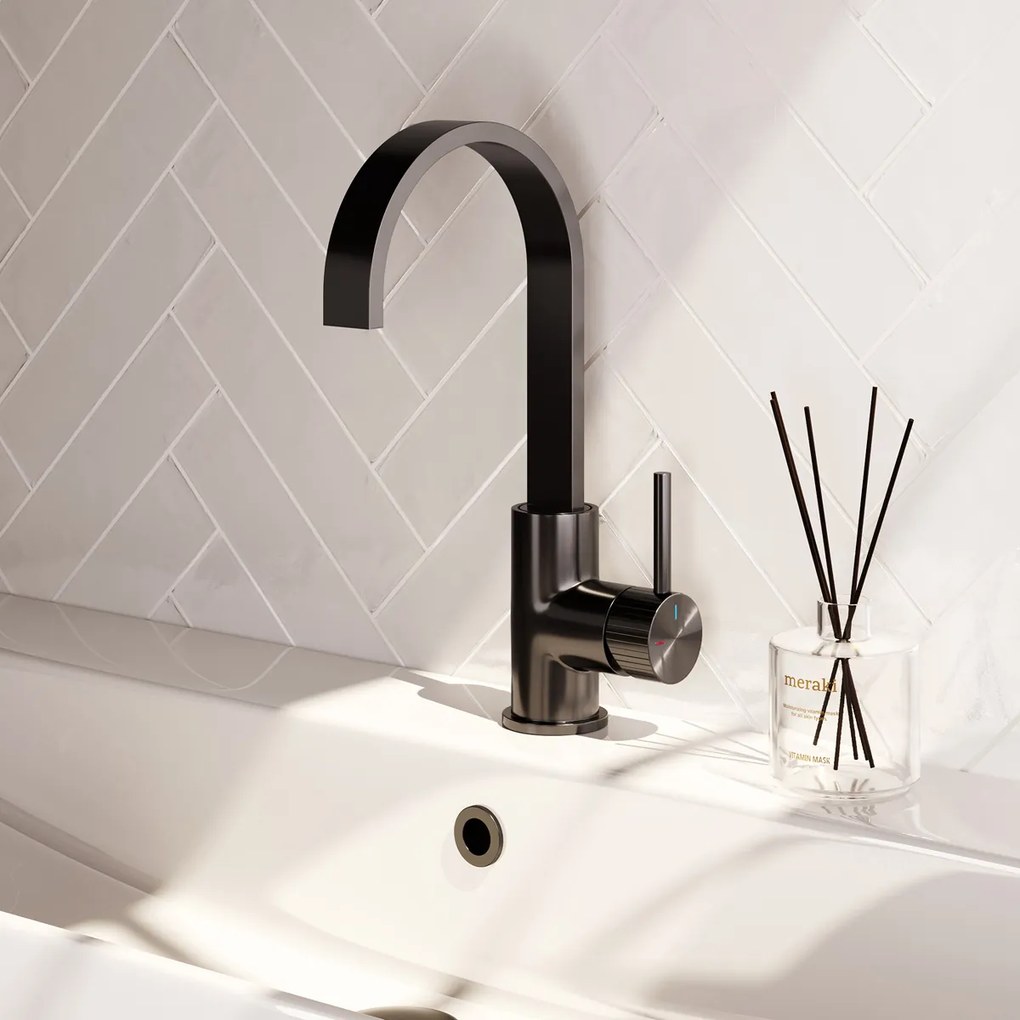 Brauer Stripe wastafelkraan met draaibare platte uitloop model A gunmetal geborsteld PVD