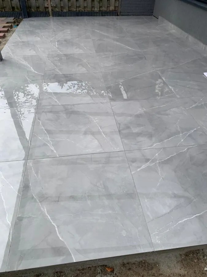 Hoogglans Vloertegel 80x80 Cm Arma Licht Grijs Marmerlook NR70