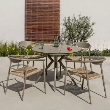 Ronde Tafelset Ø100 Cm In Aluminium Valerie En 4 Stapelbare Tuinstoelen Met Armleuningen In Aluminium En Synthetisch Rattan Ma Moka Bruin - Sklum