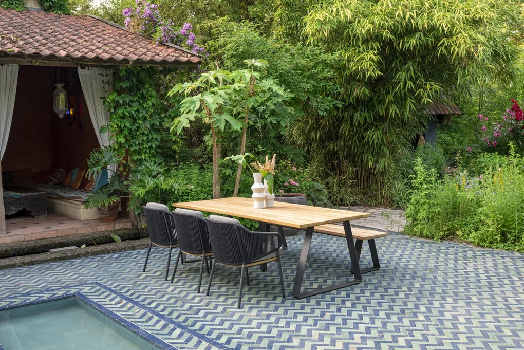 4 Seasons Outdoor Ravello tuinset met Basso tafel en bank Tuinset houtkleur weerbestendig