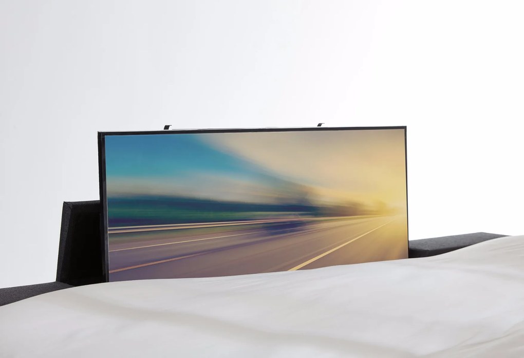 Home 400 met tv-lift – Bij Swiss Sense